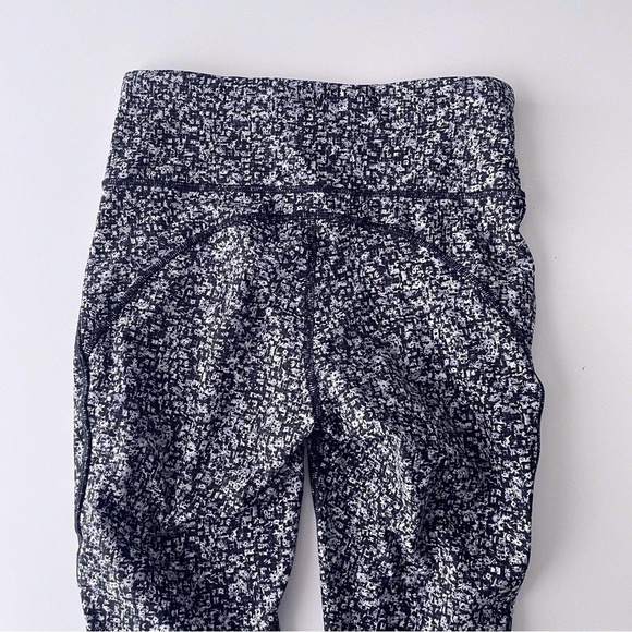 LULULEMON Invigorate 7/8 Tight Leggings Black Grey 4 - Picture 2 of 8